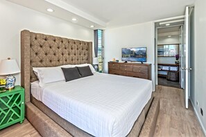 2 bedrooms, iron/ironing board, travel crib, free WiFi