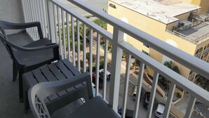 A balcony with two chairs, a view of the beach, and a parking area. - Sea Mist 51301 (Myrtle Beach)