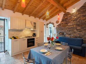 Dining - Cosy apartment in villa for 4 people with WIFI, TV, patio and pets allowed (Prelà Castello)