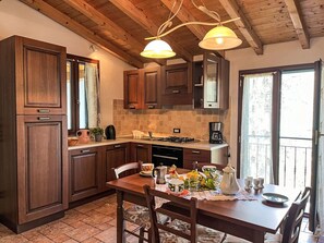 Horno, tostadora, silla alta para bebés, freezer