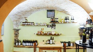Dining - Nice apartment for 6 guests with WIFI, pool, hot tub, A/C, TV and patio (Valloria)
