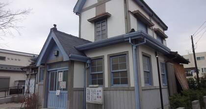 2 # Disneyland 6 minutes / Tokyo DisneySea / 13 minutes to Tokyo Station / 24 hours near supermarket /