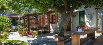 Beautiful apartment for 30 people with WIFI, hot tub, A/C, pool, TV and patio