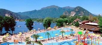 Beautiful apartment for 6 guests with pool, WIFI, TV and balcony