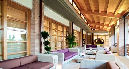 Cosy apartment with pool, WIFI, hot tub, A/C, TV, terrace, pets allowed and parking