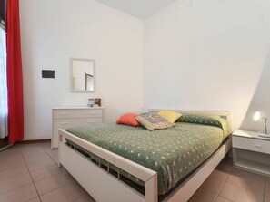3 chambres, lit parapluie, draps fournis