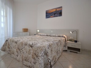 1 Schlafzimmer, Reisekinderbett, kostenloses WLAN, Bettwäsche