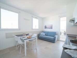 Dining - Nice apartment for 5 guests with A/C, WIFI, TV, balcony and pets allowed (Lignano Sabbiadoro)