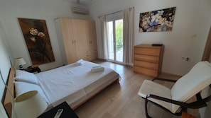 4 Schlafzimmer, Bügeleisen/Bügelbrett, WLAN