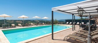 Wonderful private villa with private pool, A/C, WIFI, TV, patio, pets allowed and panoramic view