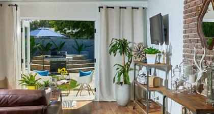 Modern Clean Tropical Inspired House & Yard Centrally Located! Near Disney & LA