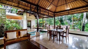 Outdoor dining - Family 2 Bedroom Private Pool with Natural View Inclusive Breakfast (Ubud)