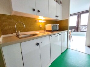 Kühlschrank, Ofen, Herdplatte, Geschirrspüler