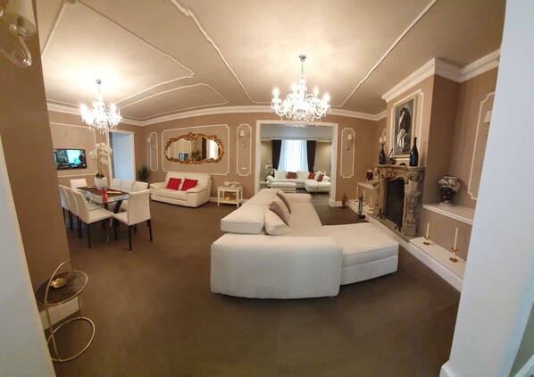 Téléviseur connecté, foyer, bureau