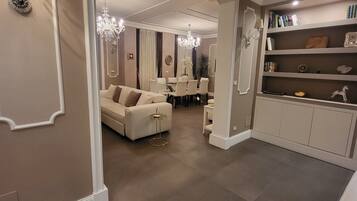 Smart TV, fireplace, offices