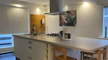 Fridge, microwave, oven, dishwasher