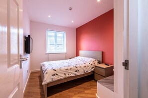 1 soverom, strykejern/-brett, wi-fi (inkludert) og sengetøy