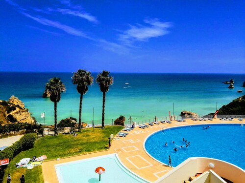 Coastal Escape •Steps to Beach •Pool • Inema Lagos