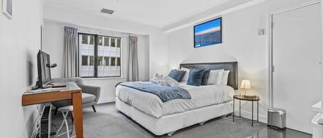 Schreibtisch, Bügeleisen/Bügelbrett, kostenloses WLAN, Bettwäsche