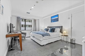 Una scrivania, ferro/asse da stiro, Wi-Fi, lenzuola