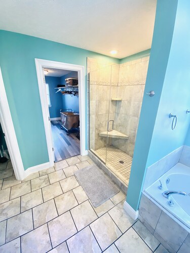 Newly renovated modern, spacious & quiet location