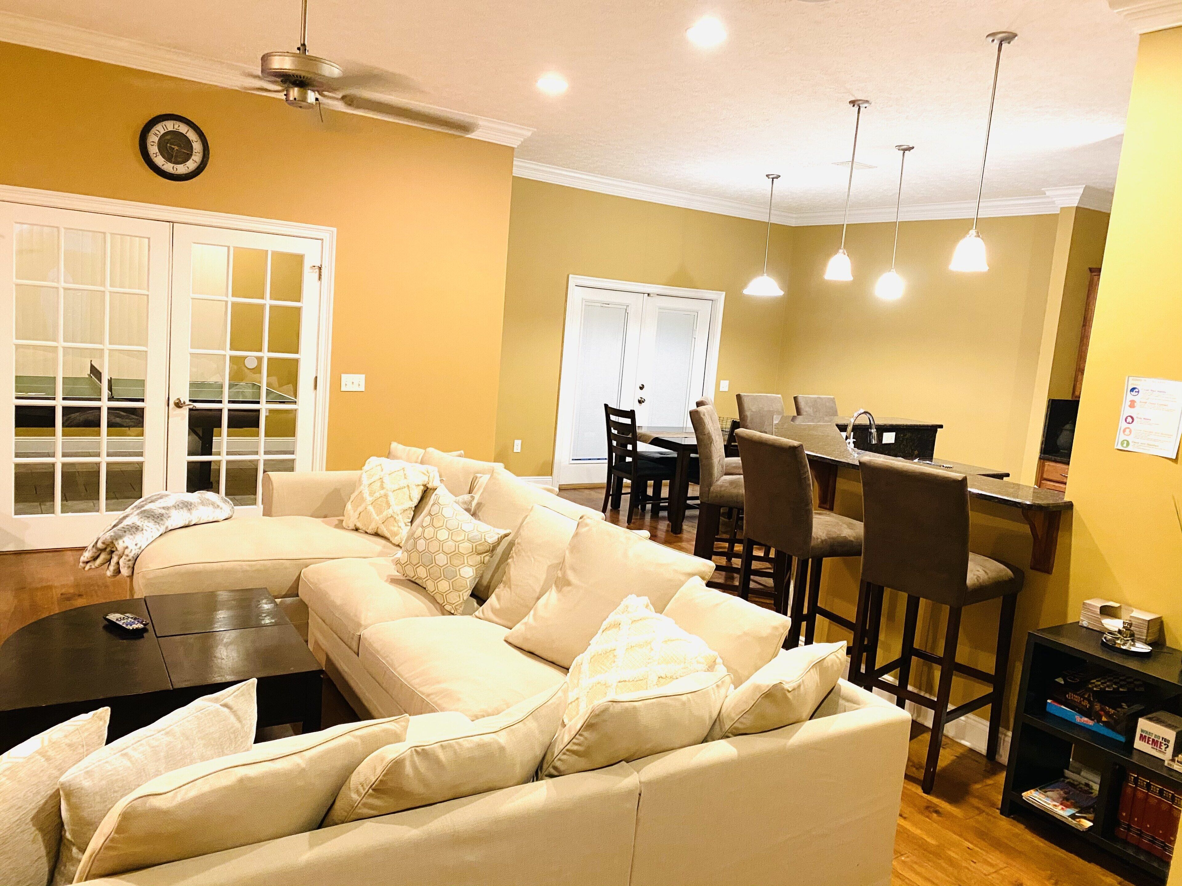 TV connectée, jeux vidéo, lecteur de DVD, table de tennis de table