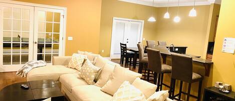 TV connectée, jeux vidéo, lecteur de DVD, table de tennis de table