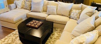 Newly renovated modern, spacious & quiet location