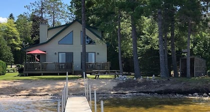 Black Lake auringonlaskun rantahotelli kotiin - 78 'yksityinen hiekkaranta Prestine Black Lake