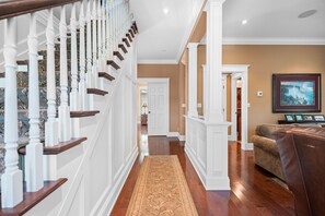 المنشأة من الداخل