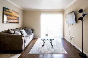 Living area - Texas Medical Center / NRG Nest (Houston)