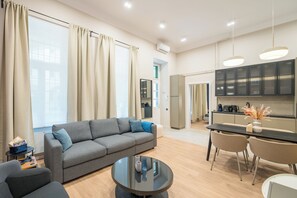 Căn hộ tiện nghi đơn giản | Khu phòng khách | Smart TV, Netflix, dịch vụ stream 