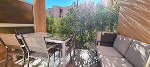Outdoor dining - Located close to everything (Vallauris)
