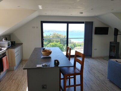 Quiet tucked away property close to beaches and amenities with stunning views!!