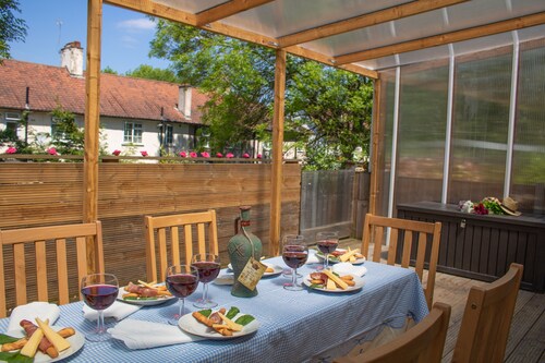 BIG NewHome 12 plazas 5 dormitorios 2 jardines y desayuno