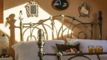 5 bedrooms, iron/ironing board, free WiFi, bed sheets