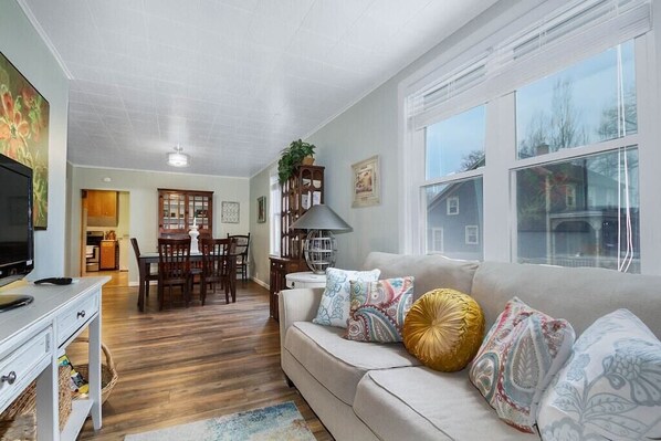 تلفزيون ذكي، مشغل دي في دي، كُتُب