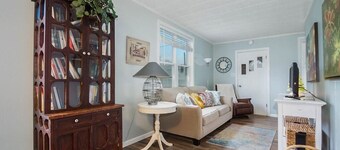 Pet friendly one bedroom home close to everything!