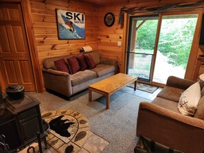 Smart TV, fireplace - The Artist's Cabin at Powder Ridge Overlooking Sunday River
SKI PARKING PASS (Newry)
