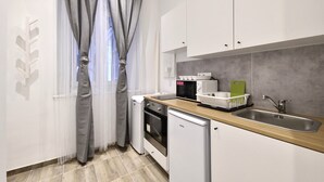 Apartment | Private kitchen - Cosy flat in Rottenbiller Str, Blueberry (Budapest)