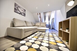 Apartment | Living room | Flat-screen TV - Cosy flat in Rottenbiller Str, Blueberry (Budapest)