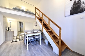 Apartment | Living area | Flat-screen TV