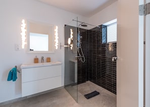 Shower, towels - Sugarbird Villa - Estate Coral (Rif. St. Marie)