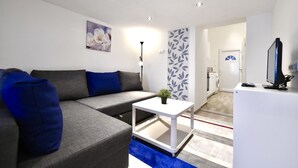 Apartment | Living room - Cosy two bedroom flat in Rottenbiller str, Sky (Budapest)