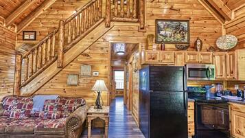 Smart TV, caminetto, videogiochi, tavolo da calcetto