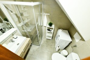 Apartment | Bathroom | Shower, towels
