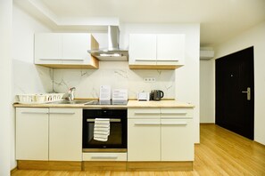 Apartment | Private kitchen | Fridge, microwave, oven, stovetop - Cosy flat in Király str, Gold (Budapest)