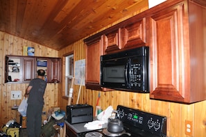 Interior - Secluded Mountain Cabin on 50 acres, 5 miles to Buffalo River (Dogpatch)