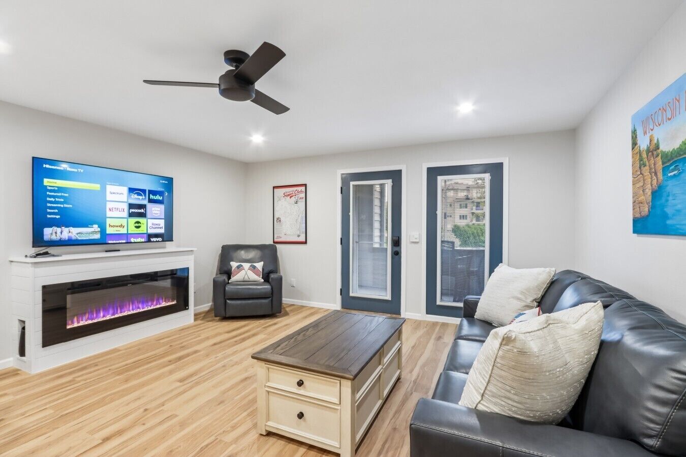 Smart TV, fireplace