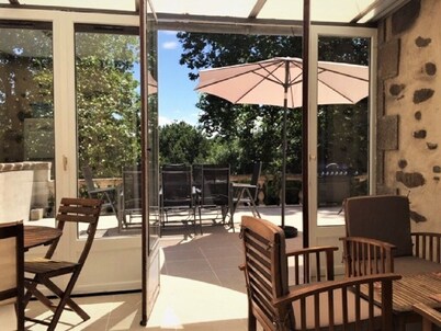 ELEGANT 19TH-CENTURY HOUSE 5/6 BDR./14 PERS./RIVERFRONT. /SAUNA/BABYF